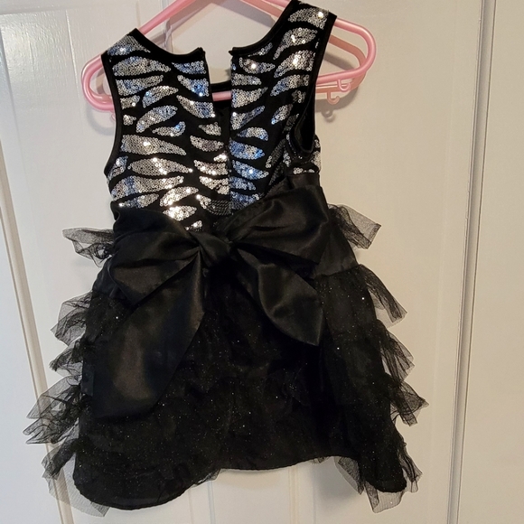 Gently Used Pippa & Julie Toddler Girl's Party  Dress-Black & Silver-Size 3T - Picture 2 of 2